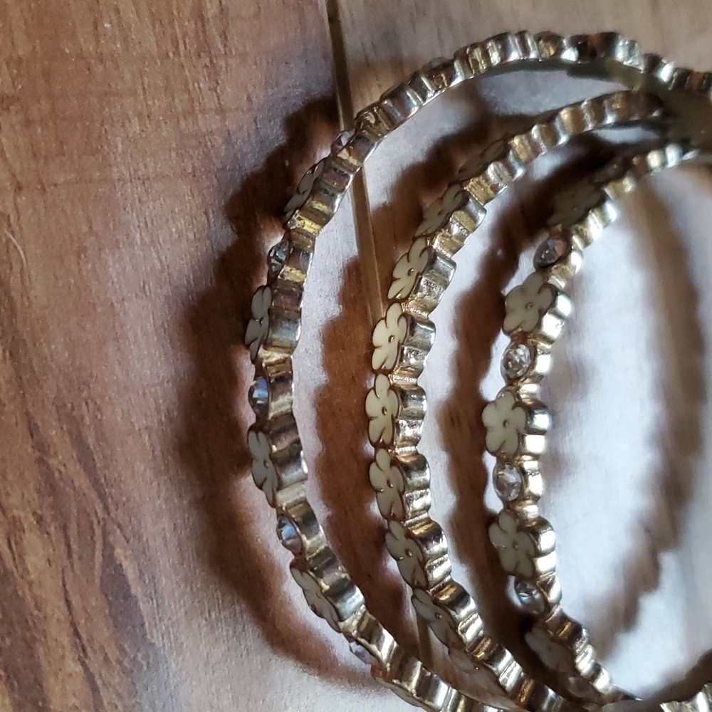 Flower bracelets - Picture 3 of 9